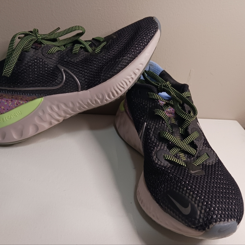 women's Nike renew running shoes, size 8, black and multicolored